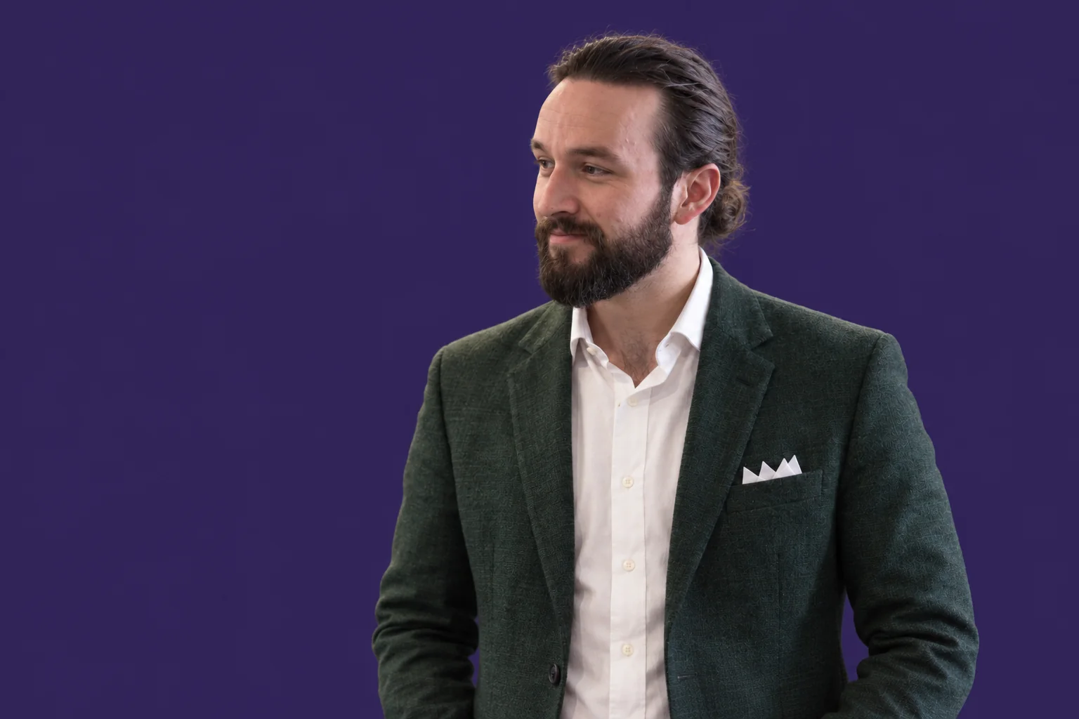 Kole Wright à l’écoute pendant un échange.